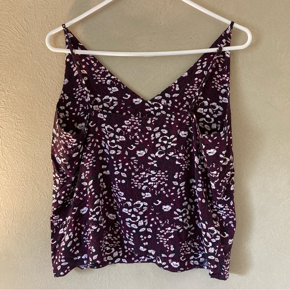 Banana Republic Factory - Black, White, Burgundy Floral Design Tank Size Large - Picture 2 of 4